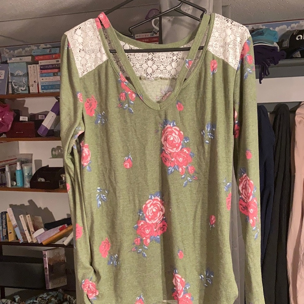 Green floral top